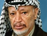 كاتب "إسرائيلي" يكشف كيف حاول شارون اغتيال الرئيس عرفات!
