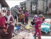 سوريون يبيعون أطفالهم في لبنان