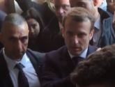 فيديو.. الرئيس الفرنسي يوبخ ويطرد شرطيا "إسرائيليا" من كنيسة في القدس