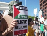 متظاهرون مؤيدون لفلسطين يغلقون شارع مكتب عضو كونغرس أميركي