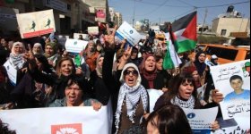 في يوم المرأة"جيش الاحتلال الإسرائيلي يفرق ...