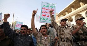 اليمن: مسلحون حوثيون ينتشرون قرب معسكر ...