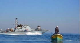 الاحتلال يستهدف مراكب الصيادين في غزة
