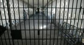 السلطات السورية تفرج عن 700 معتقل ...