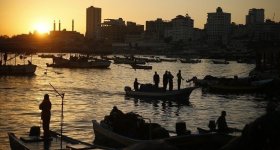 "إسرائيل" تعيد 15 قاربا مصادرا لصيادي ...