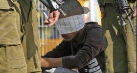 قوات الاحتلال تعتقل والدة أسير وشابين ...