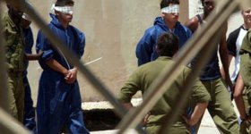 محاكم الاحتلال تمدد اعتقال 53 أسيرًا