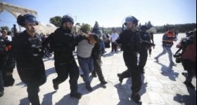 الاحتلال يعتقل خمسة مرابطين من "الأقصى"