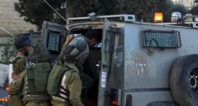 الاحتلال يعتقل ثلاثة شبان خلال اقتحام ...