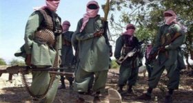 مقاتلو حركة الشباب الصومالية يهاجمون قوات ...