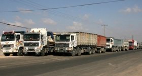 الاحتلال يدخل 500 شاحنة عبر أبو ...