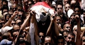 الفلسطينيون يشيعون جثمان شاب استشهد متأثراً ...