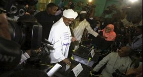 متمردون يغلقون مركز اقتراع في السودان