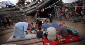 عادات رمضانية في غزة يفسدها ضَنَك ...