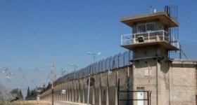 سجون الاحتلال تحرم 60 طفلًا مقدسيًا ...