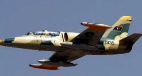 طائرة عسكرية قادمة من ليبيا اخترقت ...