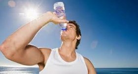 علماء: شرب الماء قبل تناول الطعام ...