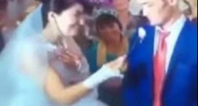 فيديو.. عريس يضرب عروسه امام المعازيم