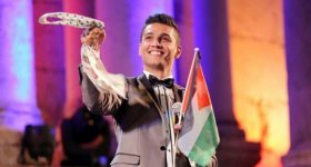الفلسطيني "عسـّــاف" يتألق بجوائز واحتفالات عــالمية