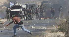 الاحتلال "الإسرائيلي" يفرق مسيرات مناهضة للجدار ...