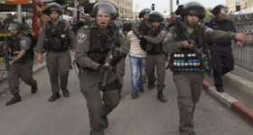 الاحتلال "الإسرائيلي" يعتقل اثنين من المصلين ...