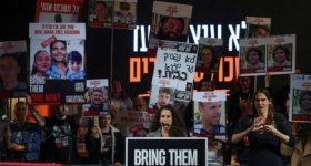 محتجزة سابقة لدى المقاومة :نتيناهو يتجاهل المحتجزين الإسرائيليين