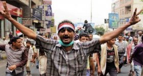الآلاف يتظاهرون في "إب" اليمنية للمطالبة ...