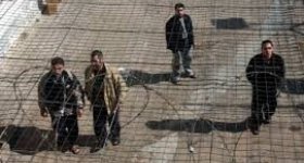 قوات الاحتلال تعتقل زوجة أسير خلال ...