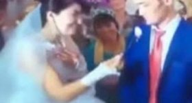فيديو.. عريس يضرب عروسه امام المعازيم