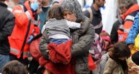 ﻿أوروبيون يكرمون اللاجئين وعرب «يتزوجون بناتهم»