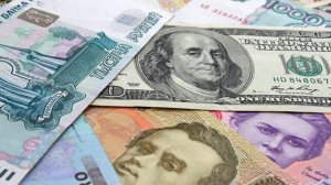 الدولار يهبط تحت 53 روبل لأول مرة في 2015