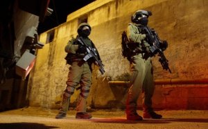 الاحتلال يعتقل 6 شبّان من عدّة مناطق بالضفة المحتلة
