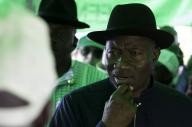 بخاري الفائز في انتخابات نيجيريا يشيد بتسليم جوناثان للسلطة