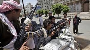اشتباكات بين مسلحي الحوثي والشرطة وسط اليمن