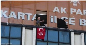 &quot;مسلحان&quot; يقتحمان مقرا للحزب التركي الحاكم بالعاصمة اسطنبول