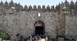 كاتب &quot;إسرائيلي&quot;: الزوار المسلمون حبل نجاة السياحة بالقدس