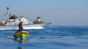 الاحتلال يعتقل صيادًا في بحر غزة ويتوغل جنوب القطاع
