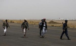 دبلوماسيون وموظفو الأمم المتحدة يغادرون اليمن والحوثيون يستهدفون عدن
