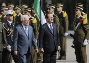 الرئيسان الفرنسي والفلسطيني يشاركان بالمسيرة الدولية المناهضة للإرهاب في تونس