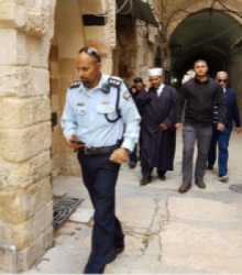 قوات الاحتلال تمدد اعتقال حراس المسجد الاقصى
