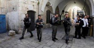الاحتلال يعتقل 4 مواطنين من القدس بينهم حارس في الأقصى