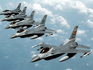 أخطر قرار عسكري أمريكي.. 40 طائرة امربكية فوق السعودية تحلق متحدية آل سعود
