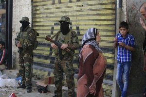 فتح: ضغط لعدم تفجير مخيم عين الحلوة بالحسم العسكري