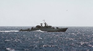 إيران تهدد من يفتش سفينة المساعدات المتجهة إلى اليمن