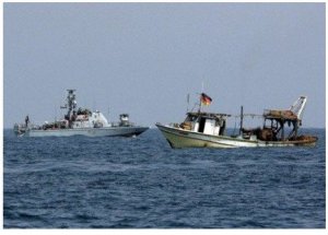 زوارق الاحتلال الحربية تستهدف 3 قوارب صيد صغيرة في غزة