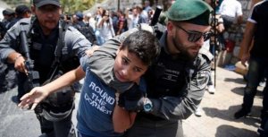 الاحتلال ينكّل بأسرى أطفال خلال اعتقالهم والتحقيق معهم