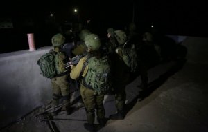 الاحتلال يعتقل 15 مواطنًا خلال اقتحامات متفرقة بالضفة