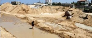بعد ضخ مصر مياها مالحة ..انهيارات في تربة غزة وتحذيرات من تفريغ المنطقة من السكان