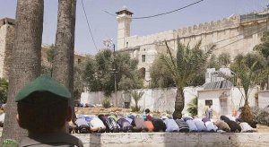 سلطات الاحتلال تغلق المسجد الإبراهيمي الخميس المقبل