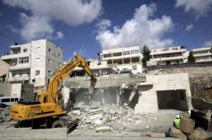 الاحتلال يهدم مبنيين قيد الإنشاء في بلدة عناتا شمال القدس